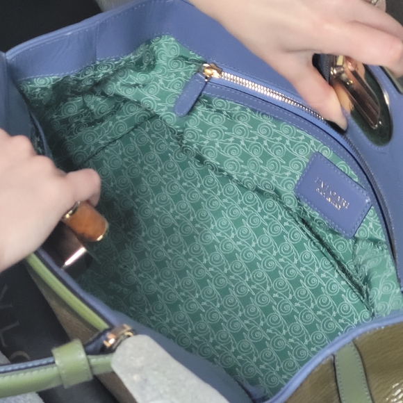 Bvlgari Isabella Rossellini Top Handle Shoulder Bag - Picture 16 of 16